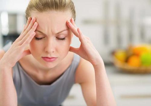 女人经期头痛是怎么回事 月经头疼是什么原因