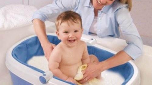 新生婴儿怎么洗澡 新生儿宝宝怎么洗澡