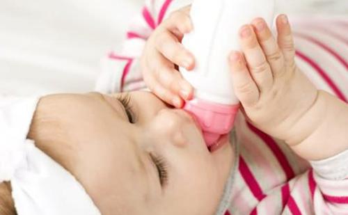 如何预防宝宝奶瓶蛀牙 如何预防宝宝奶瓶蛀牙图片