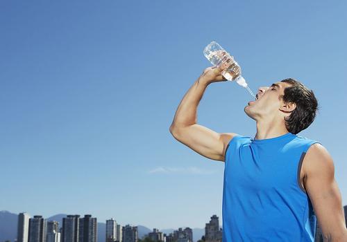 运动后多久可以喝水（运动后多久才喝水更利于减脂）