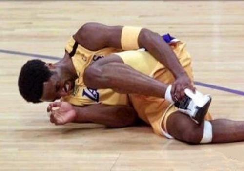 打篮球扭伤脚踝怎么处理好得快（打篮球扭伤脚了怎么办）