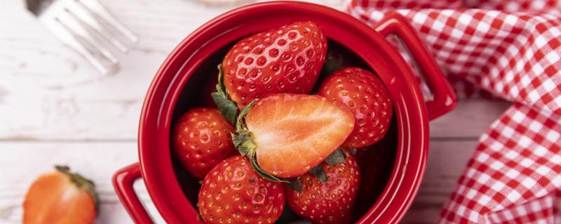 草莓吃多了有什么坏处 草莓吃多会变黑吗