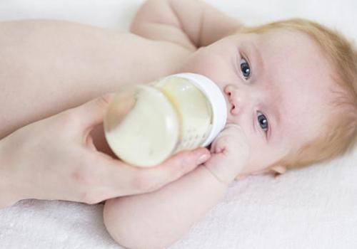 宝宝喝牛奶过敏的症状 宝宝喝牛奶过敏的症状有哪些