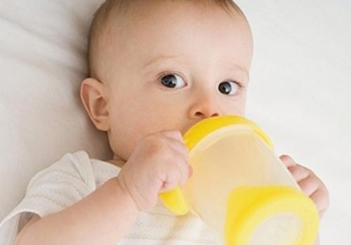 宝宝不喜欢喝水怎么办 一岁多宝宝不喜欢喝水怎么办