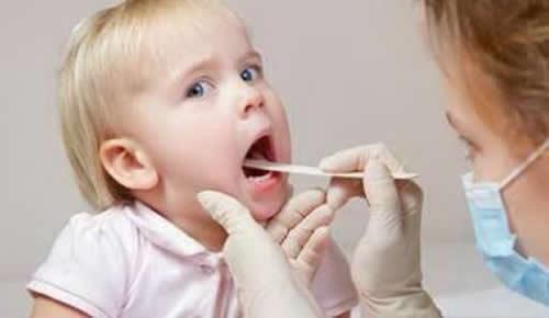 宝宝喉咙发炎是什么原因引起的（7个月宝宝喉咙发炎是什么原因引起的）