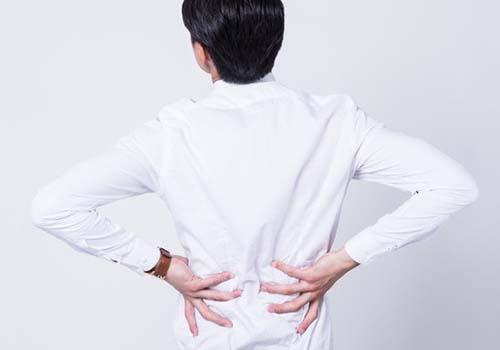 腰痛是怎么引起的 腰痛是怎么引起的怎么治疗