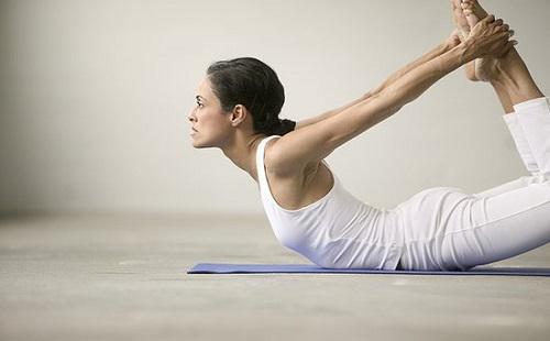 练瑜伽瘦腰怎么练（瑜伽的什么动作可以瘦腰啊）
