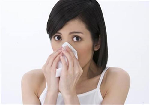 过敏性鼻炎是什么原因引起的 秋季过敏性鼻炎是什么原因引起的