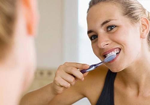 牙龈出血是什么原因（牙龈出血是什么原因缺维生素几）