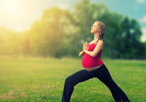 孕妇练瑜伽有什么好处（孕妇练瑜伽对胎儿有什么好处）