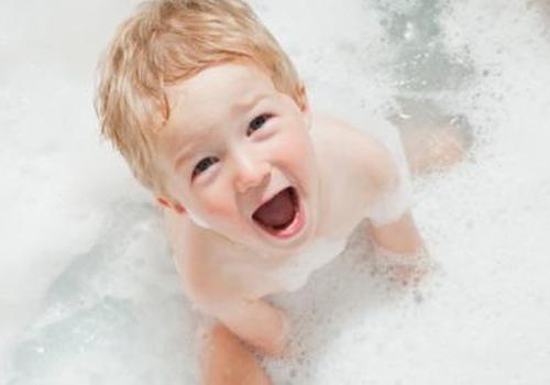 宝宝什么情况不能洗澡 宝宝什么情况不能洗澡碰水