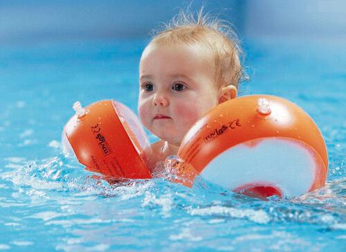 宝宝游泳水温多少合适 一岁宝宝游泳水温多少合适