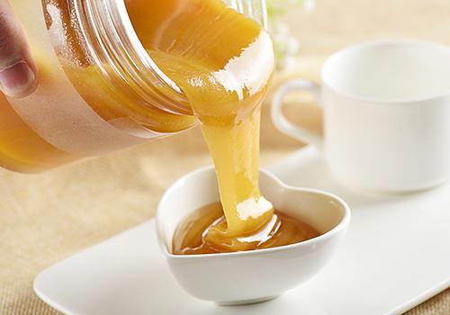 蜂蜜配什么喝最好 蜂蜜凝固是真蜂蜜吗