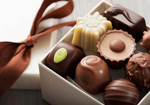 哺乳期能吃巧克力吗 哺乳期吃巧克力要注意什么