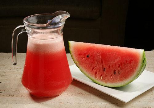 西瓜汁可以加蜂蜜吗 西瓜和什么一起榨汁好喝