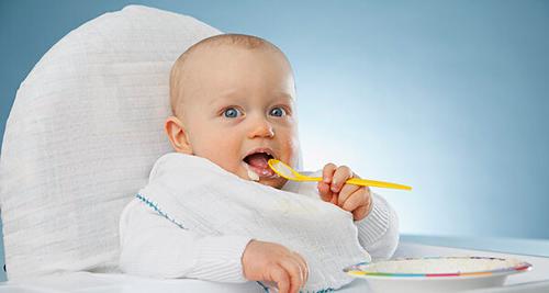人工喂养的宝宝什么时候添加辅食 宝宝添加辅食后喂养时间安排