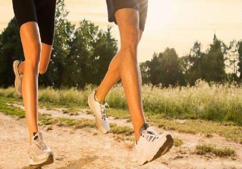 跑步时膝盖疼痛是怎么回事（跑步时膝盖疼痛是怎么回事?）