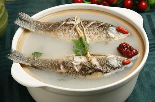 吃什么鱼能降低胆固醇 什么鱼可以降低胆固醇