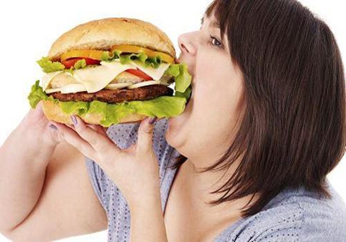 生活中哪些坏习惯会导致我们发胖 肥胖会导致什么毛病