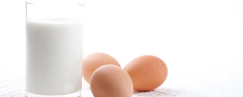 吃鸡蛋可以喝牛奶吗（宝宝吃鸡蛋可以喝牛奶吗）
