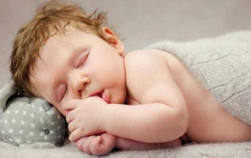 宝宝睡姿怎样最好 8个月宝宝睡姿怎样最好