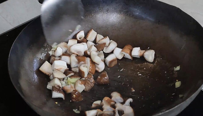 青豆炒香菇怎么做好吃 青豆炒香菇的做法