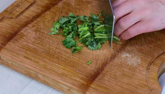 炒绿豆芽香菜的做法 炒绿豆芽香菜怎么做