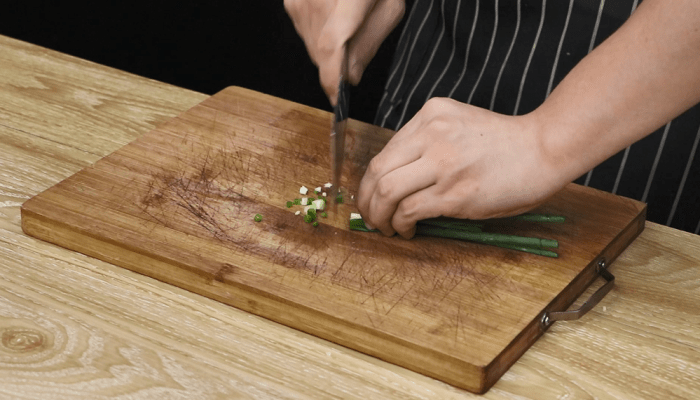 娃娃菜粉丝炖咸肉 娃娃菜粉丝炖咸肉怎么做好吃