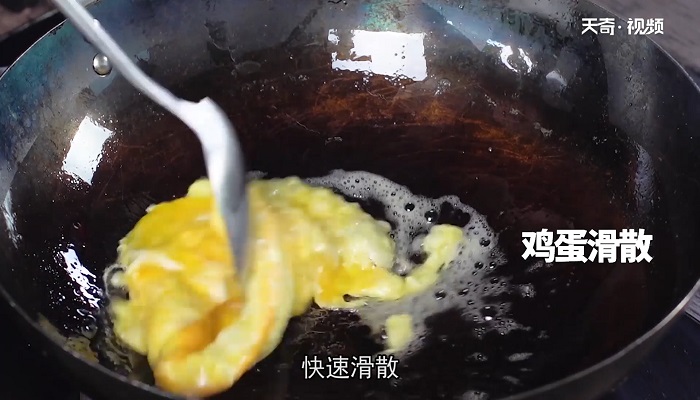 蟹味菇胡萝卜炒蛋怎么做 蟹味菇胡萝卜炒蛋的做法