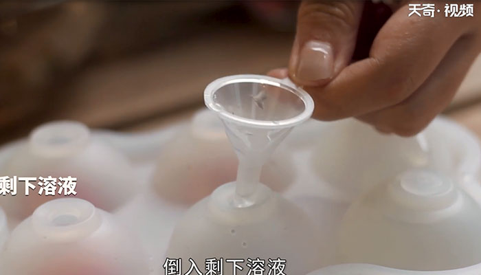 草莓水性玄饼怎么做 草莓水性玄饼的做法