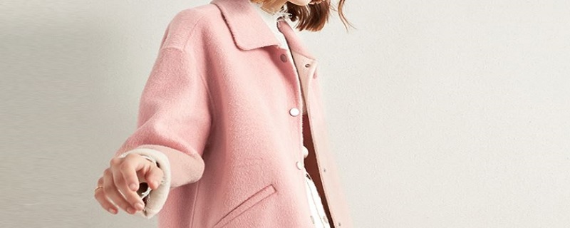 粉色毛呢大衣内搭什么  粉红色呢子大衣搭配
