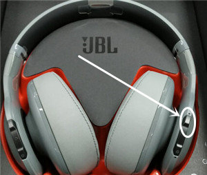 JBL V700BT TITGP耳机怎么开机和关机