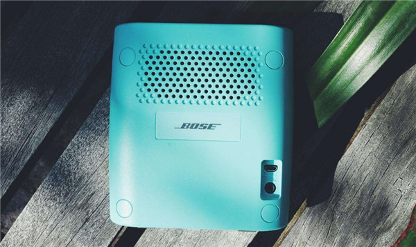 Bose SoundLink Color2蓝牙音响接通电源的图文教程
