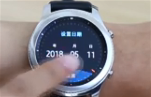 三星Gear S3智能手表怎么调节时间