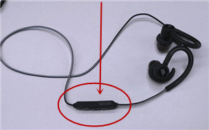 JBL Reflect Contour耳机怎么控制通话