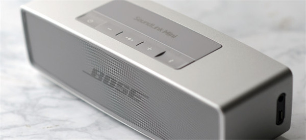 Bose SoundLink Mini蓝牙音响连接交流电源时不启动怎么办