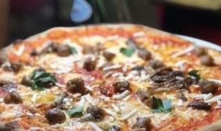 正宗意大利牛肉披萨配方窍门 教你如何做最正宗的意大利比萨