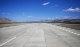 飞机场跑道一般多长? 一般跑道长度1800米以上
