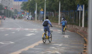 未满多少岁不能在马路上骑自行车 必须严格遵守