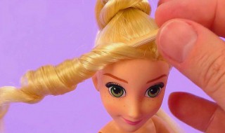 怎样让芭比娃娃的头发变得特别顺滑 芭比娃娃的头发护理小窍门