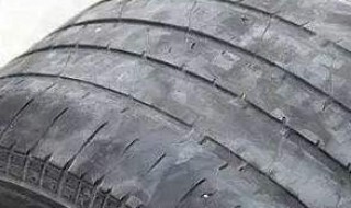 轮胎胎面出现很多细小裂纹，需要更换吗 轮胎胎面出现很多细小裂纹，是否需要更换