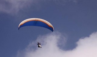 单人滑翔伞面积是多少 滑翔伞高度一般多少米