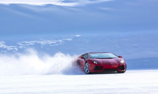 机动车在冰雪道路行驶最高时速（机动车在冰雪道路行驶最高时速不得超过多少公里）