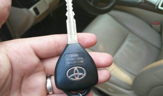 丰田锐志钥匙锁车里了怎么办 丰田锐志车钥匙锁车里了怎么办