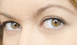 眼部精华和眼霜有什么区别 眼部精华和眼霜有什么区别图片