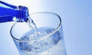 喝苏打水有什么作用和功效 痛风喝苏打水有什么作用和功效