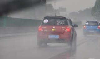 高速上下雨突然下雨怎么办 高速上下雨突然下雨怎么办视频