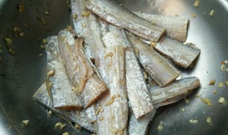 葱油带鱼的家常做法 葱油带鱼