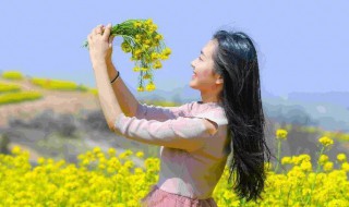 油菜花拍照朋友圈说说（油菜花的浪漫句子）