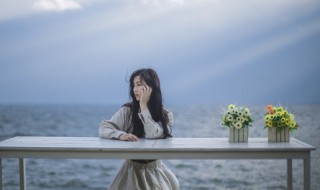 女人如花经典感悟句子 夸奖女人和花一样美丽的句子